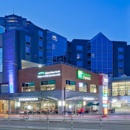 Holiday Inn Express Vancouver-Metrotown Burnaby Ngoại thất bức ảnh