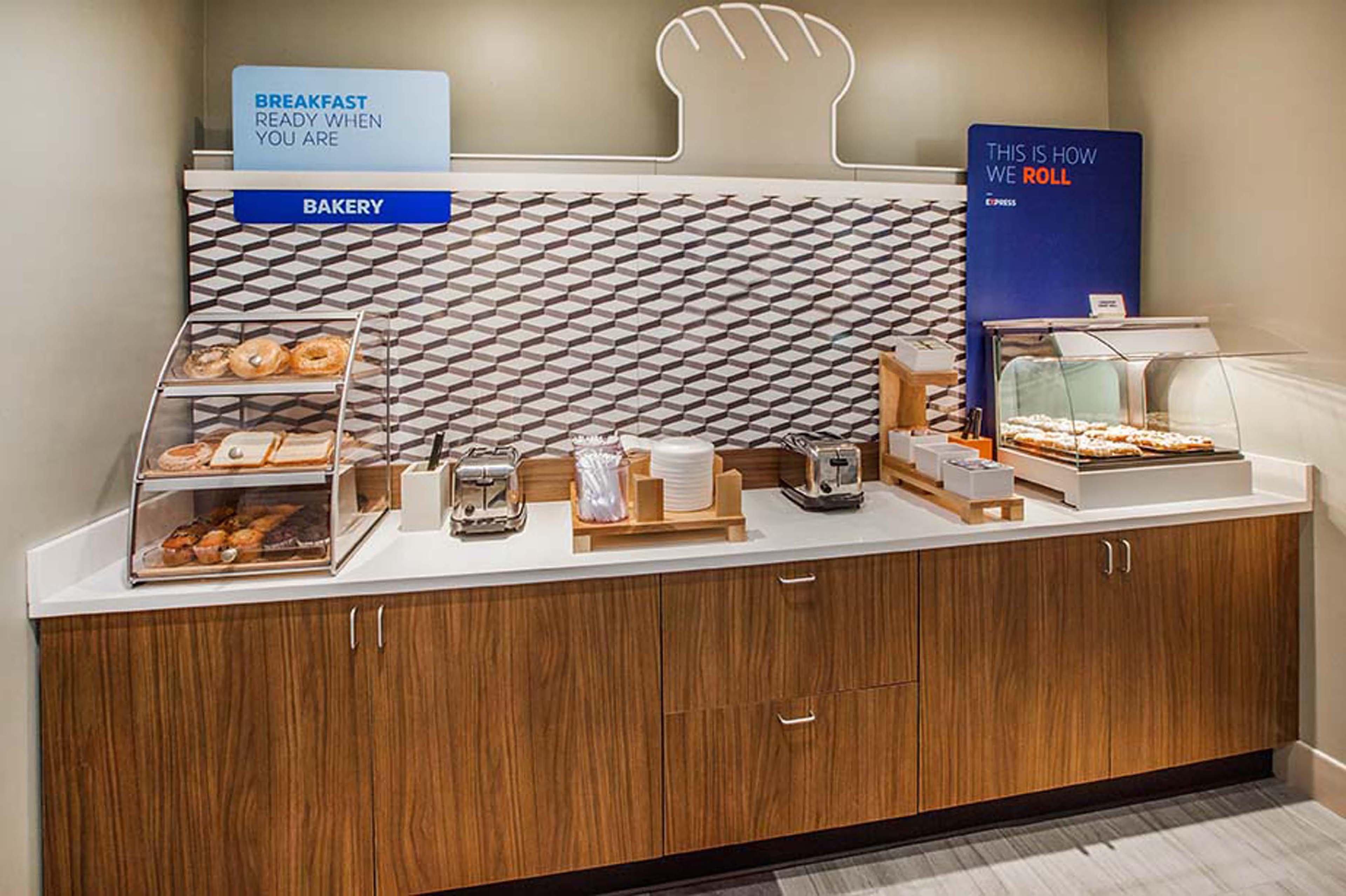 Holiday Inn Express Vancouver-Metrotown Burnaby Ngoại thất bức ảnh