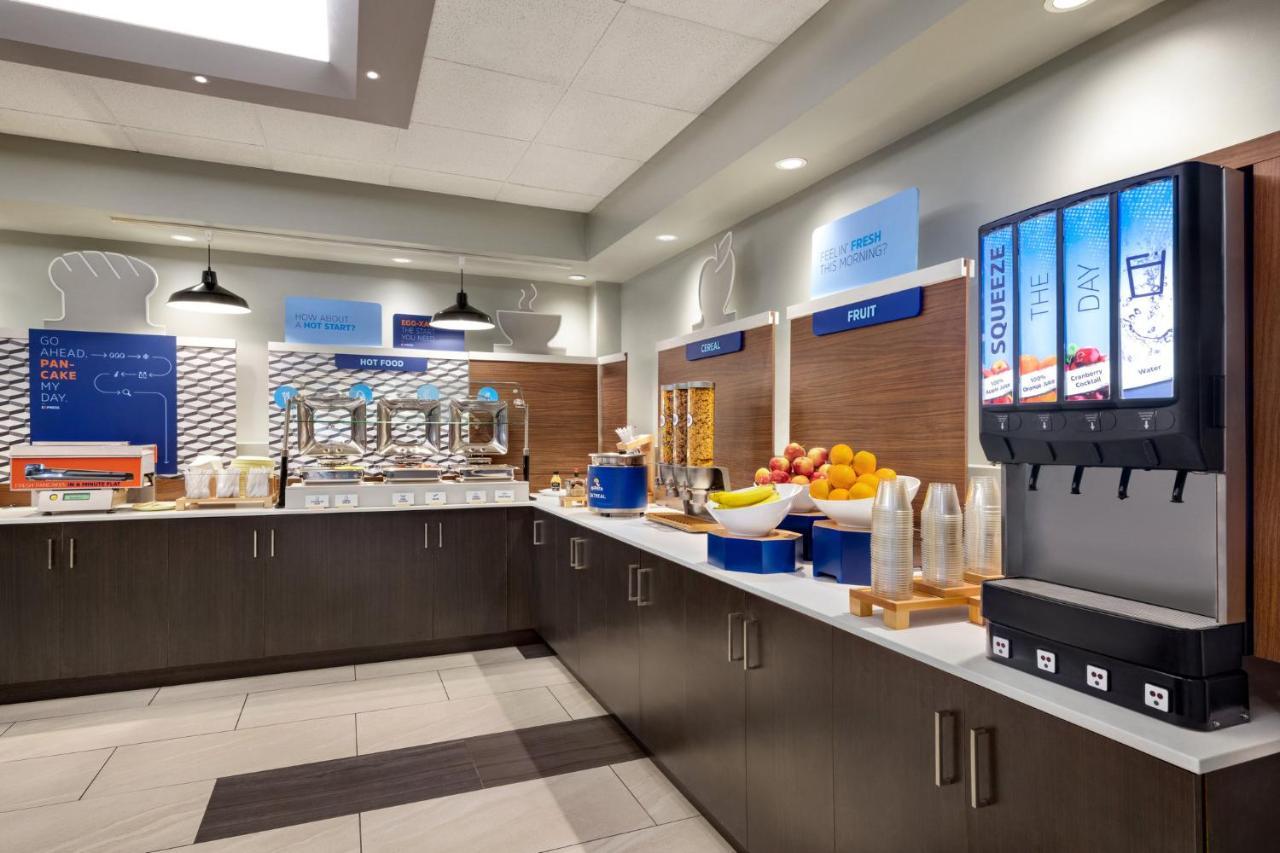 Holiday Inn Express Vancouver-Metrotown Burnaby Ngoại thất bức ảnh