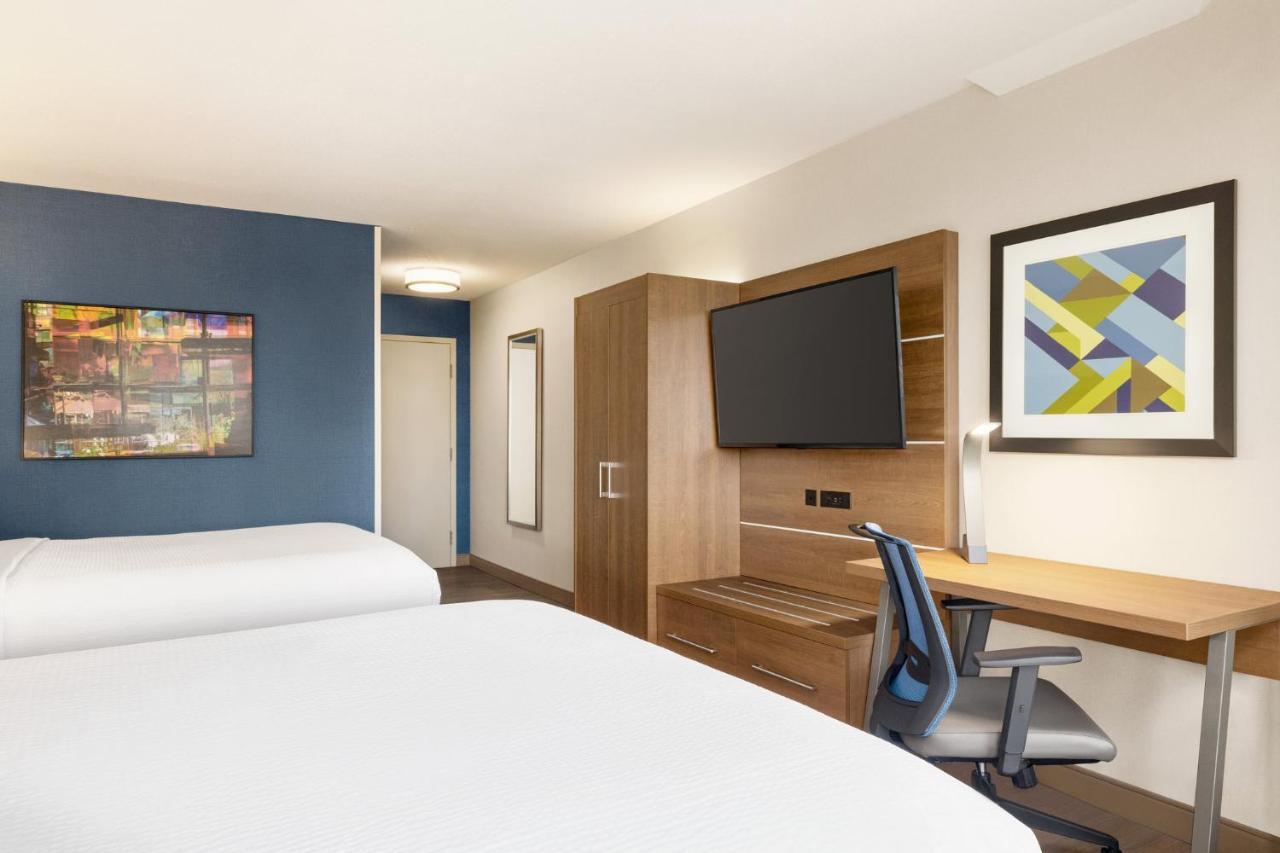 Holiday Inn Express Vancouver-Metrotown Burnaby Ngoại thất bức ảnh
