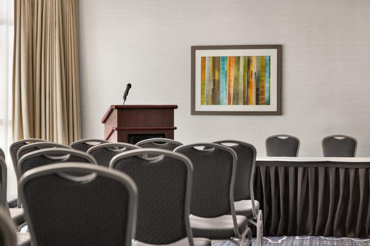 Holiday Inn Express Vancouver-Metrotown Burnaby Ngoại thất bức ảnh