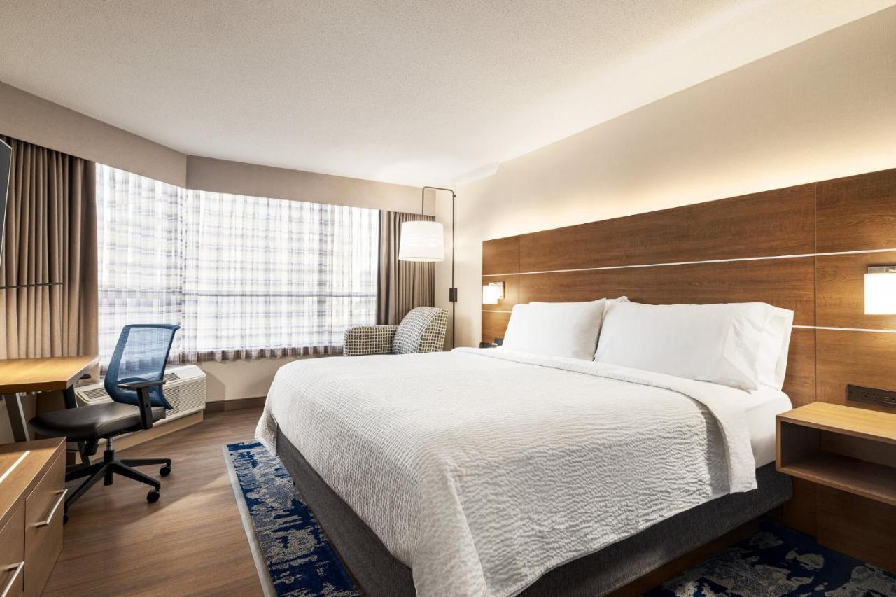 Holiday Inn Express Vancouver-Metrotown Burnaby Ngoại thất bức ảnh