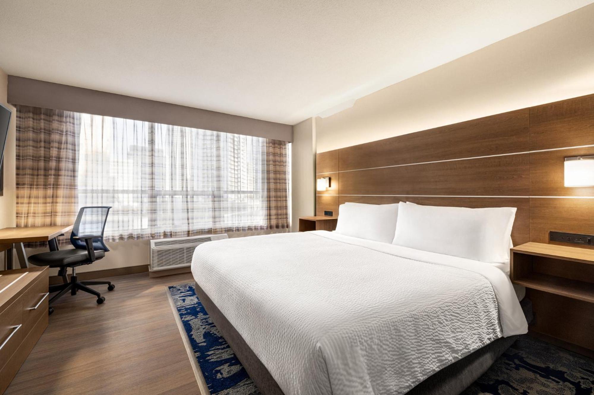 Holiday Inn Express Vancouver-Metrotown Burnaby Ngoại thất bức ảnh