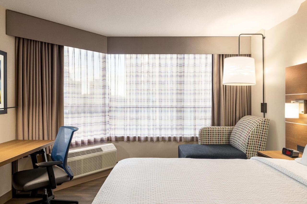 Holiday Inn Express Vancouver-Metrotown Burnaby Ngoại thất bức ảnh