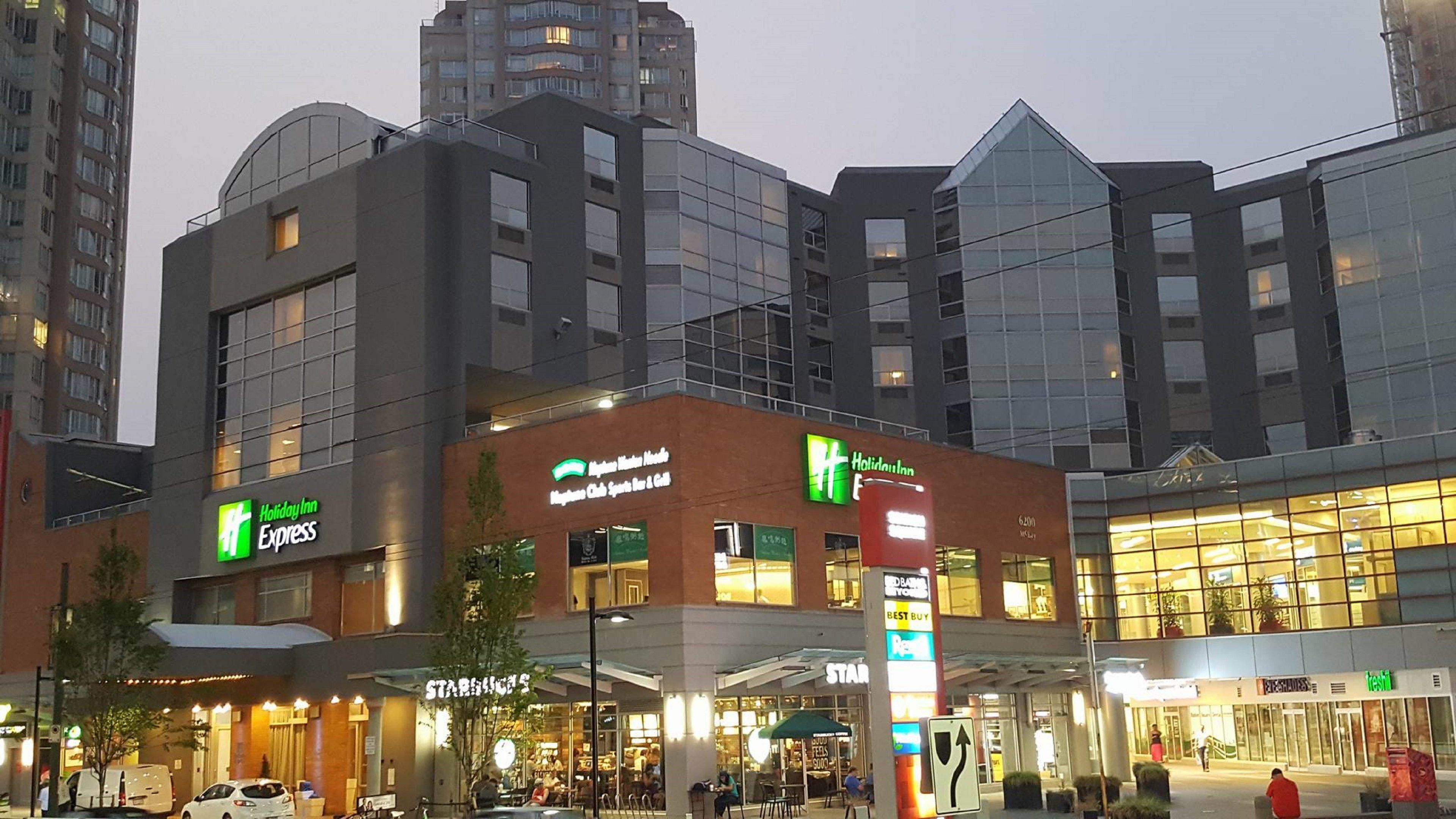 Holiday Inn Express Vancouver-Metrotown Burnaby Ngoại thất bức ảnh
