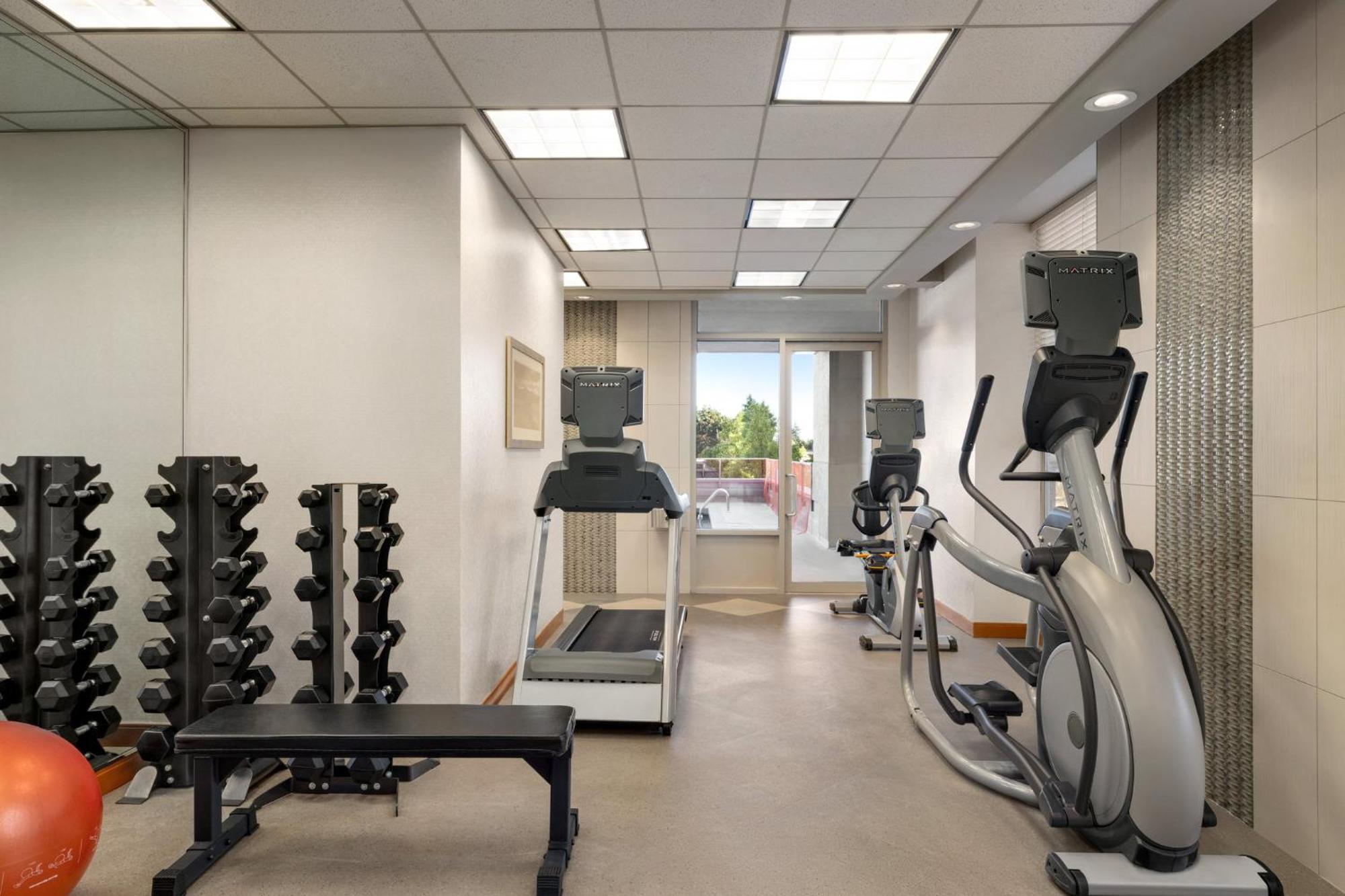 Holiday Inn Express Vancouver-Metrotown Burnaby Ngoại thất bức ảnh