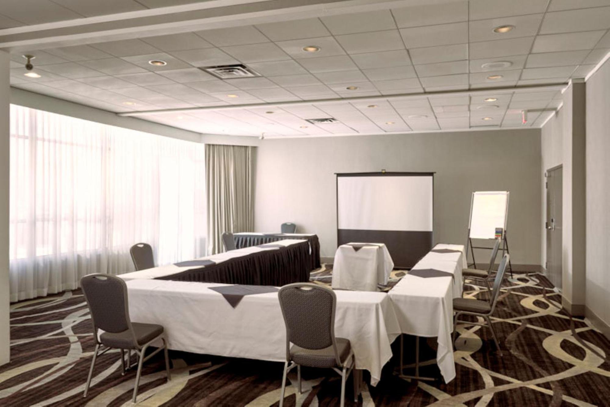 Holiday Inn Express Vancouver-Metrotown Burnaby Ngoại thất bức ảnh