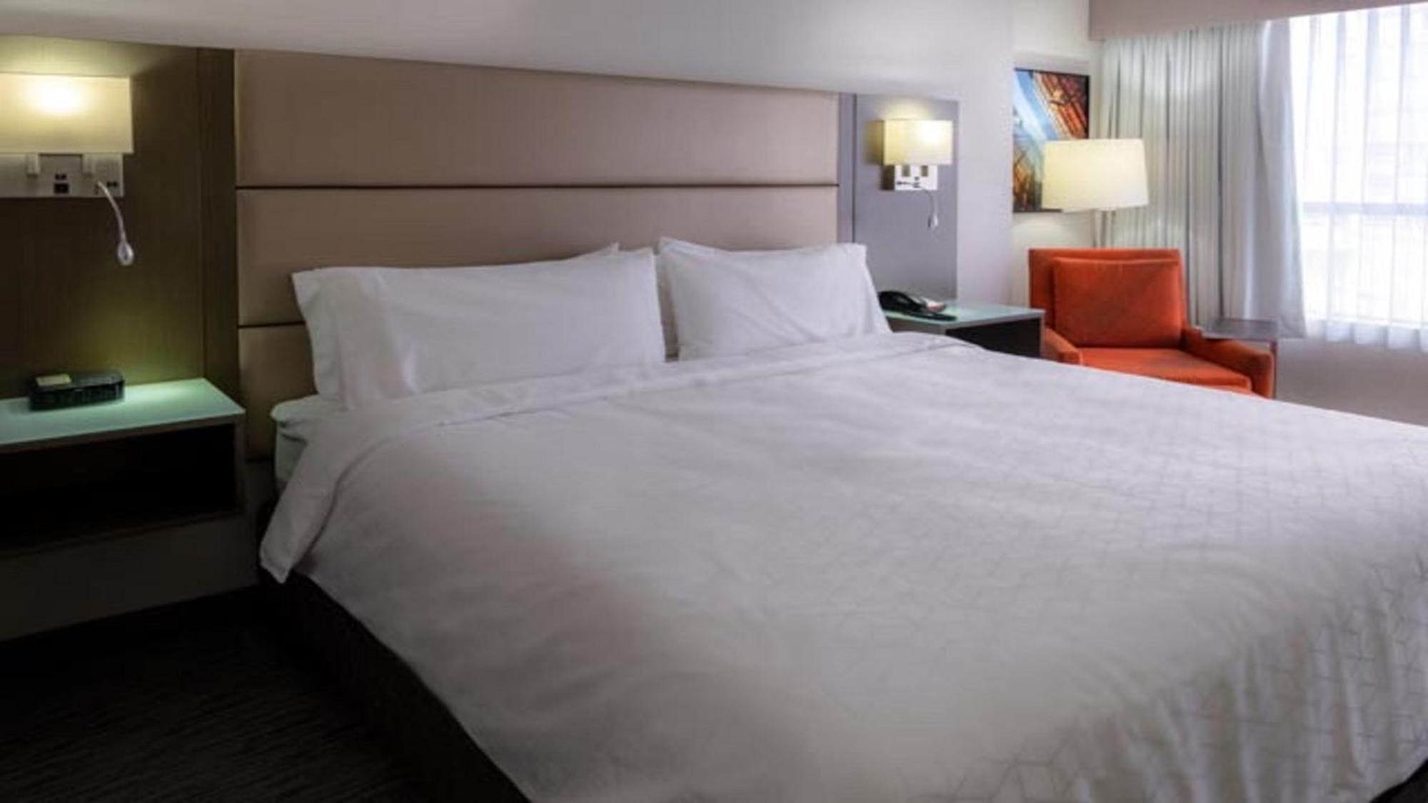 Holiday Inn Express Vancouver-Metrotown Burnaby Ngoại thất bức ảnh