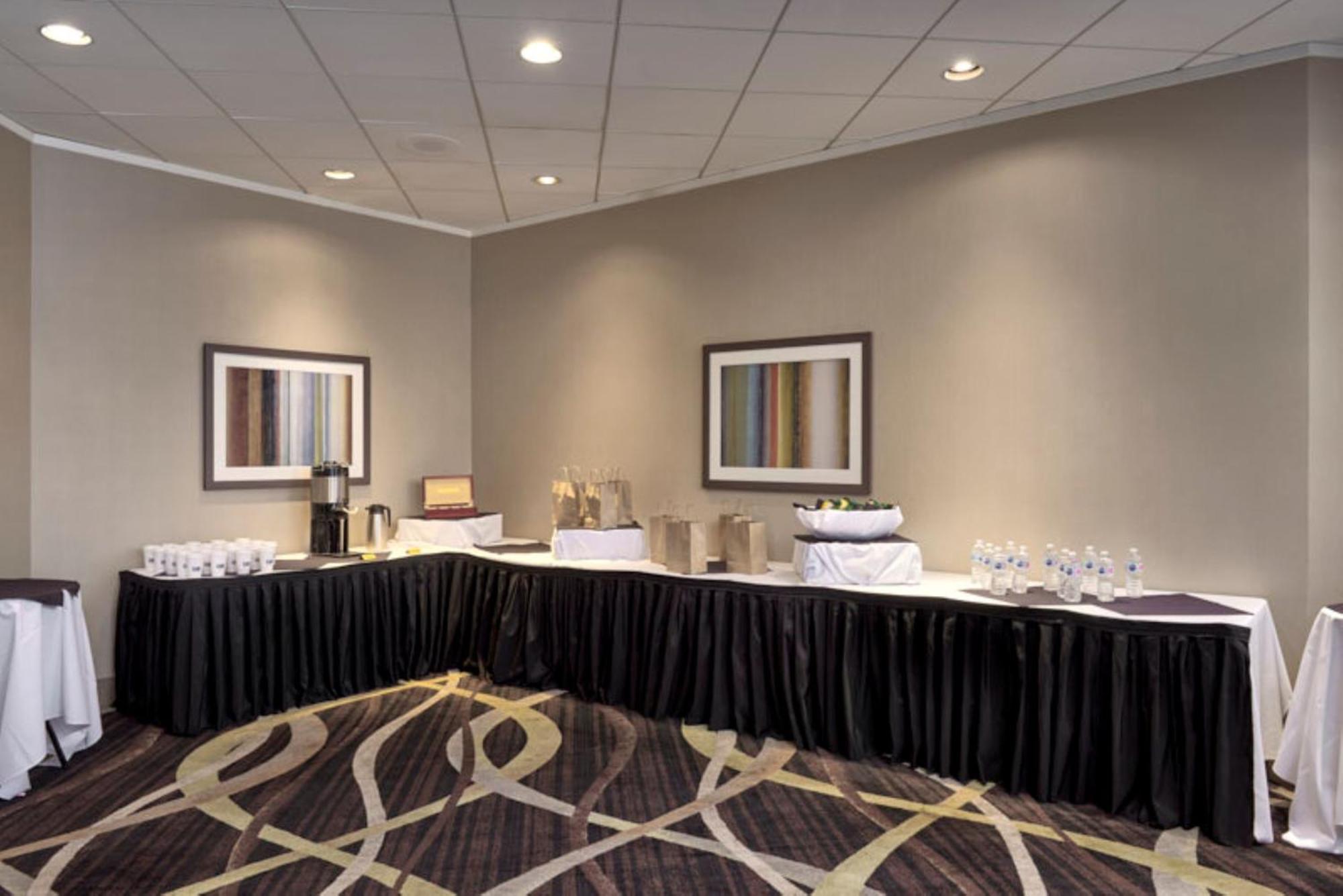 Holiday Inn Express Vancouver-Metrotown Burnaby Ngoại thất bức ảnh