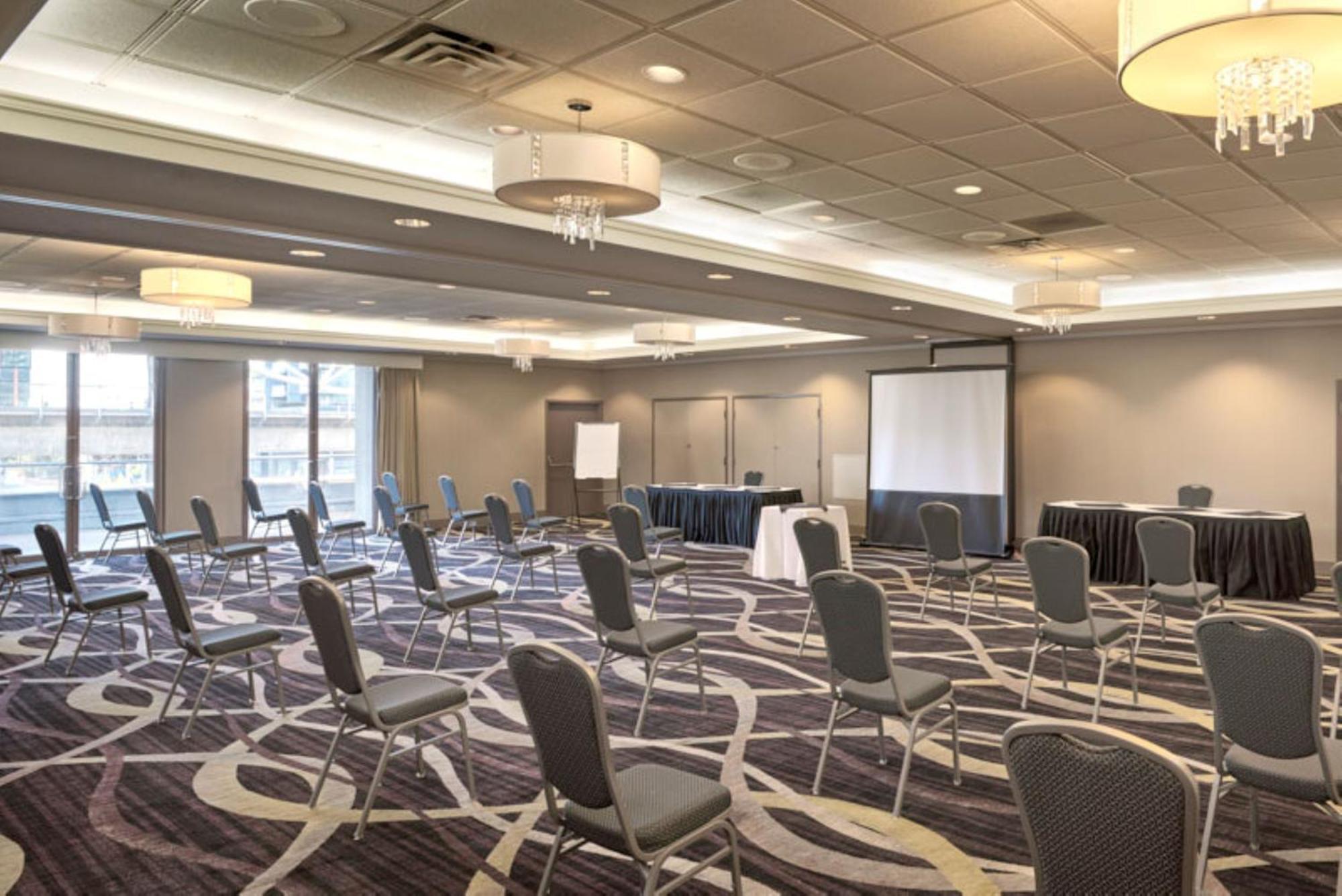 Holiday Inn Express Vancouver-Metrotown Burnaby Ngoại thất bức ảnh