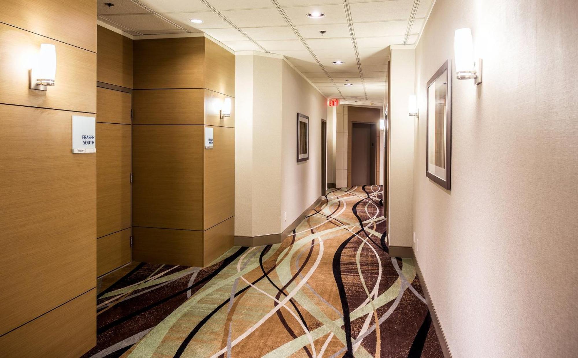 Holiday Inn Express Vancouver-Metrotown Burnaby Ngoại thất bức ảnh