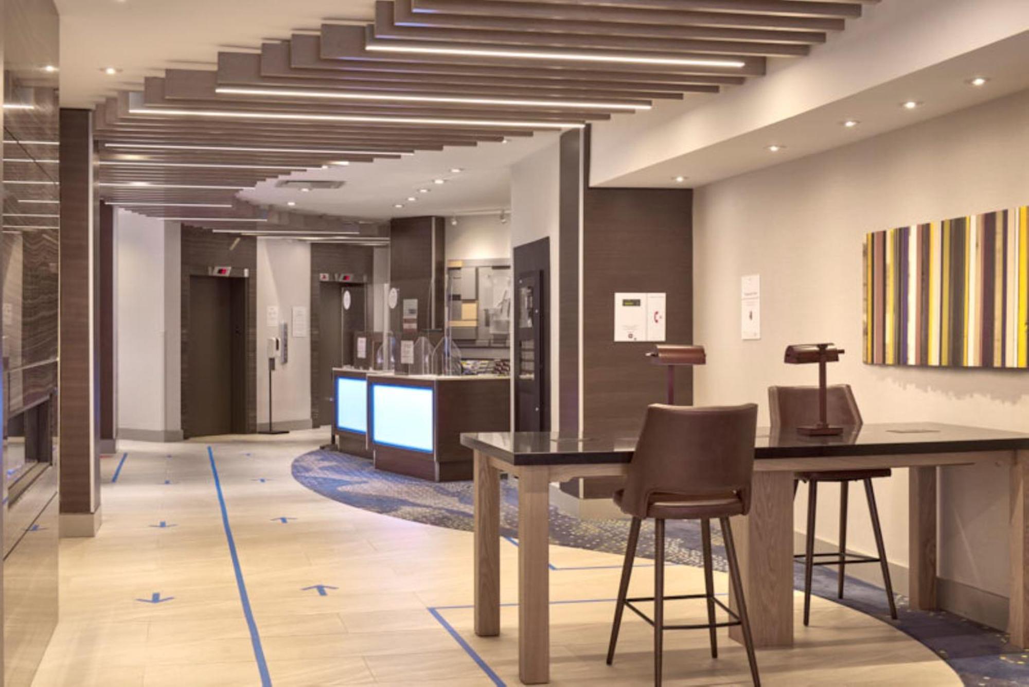 Holiday Inn Express Vancouver-Metrotown Burnaby Ngoại thất bức ảnh